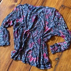 Cropped, 3/4 sleeve paisley printed shirt